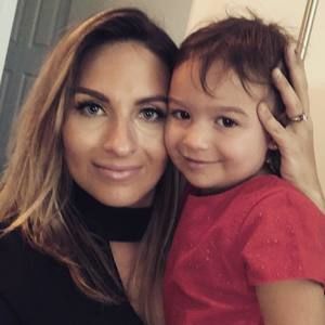 Meet your Posher, Ariela